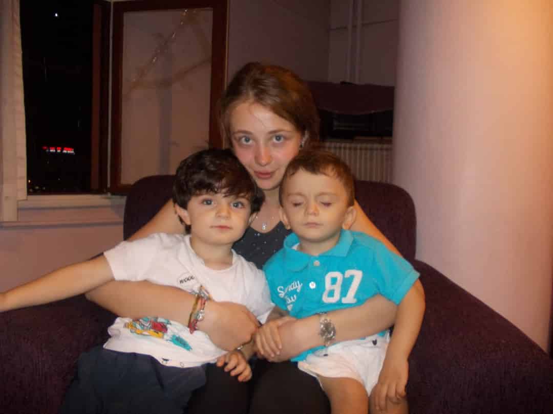 Aramızda mesafeler olsa da